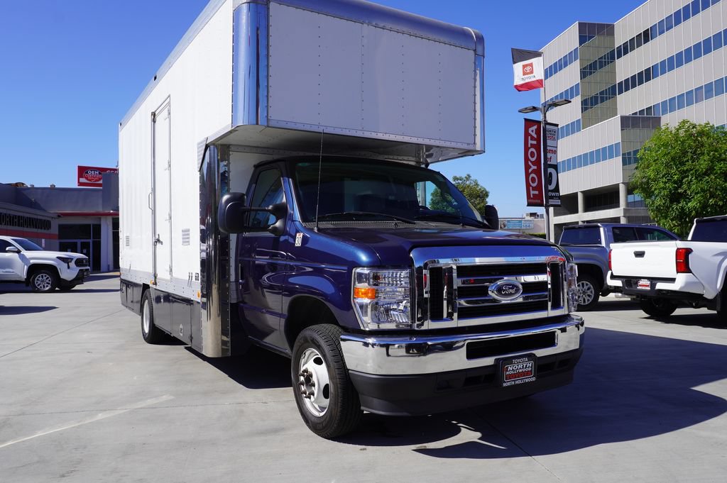 Used 2024 Ford E-450 and Econoline 450 Super Duty w/ Power Windows & Locks Group RWD image 2