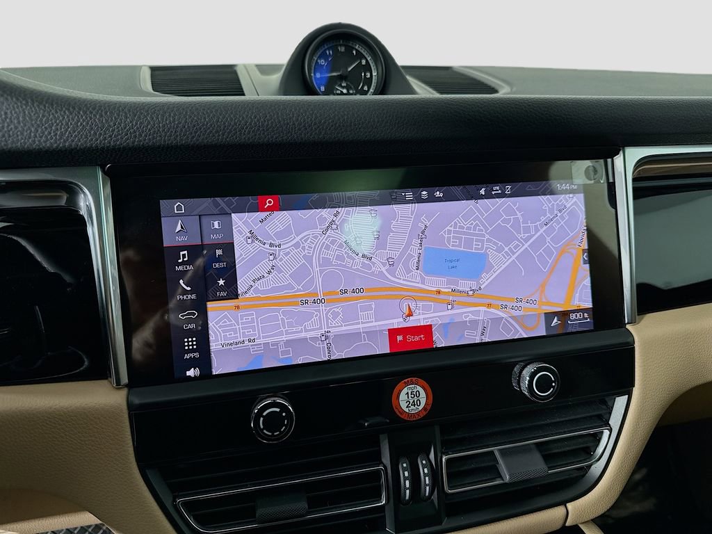 Used 2025 Porsche Macan image 16