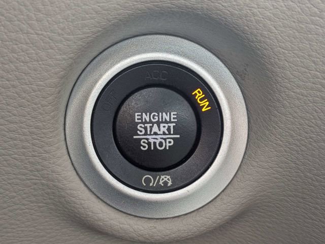 Used 2020 Chrysler Pacifica Limited FWD image 33