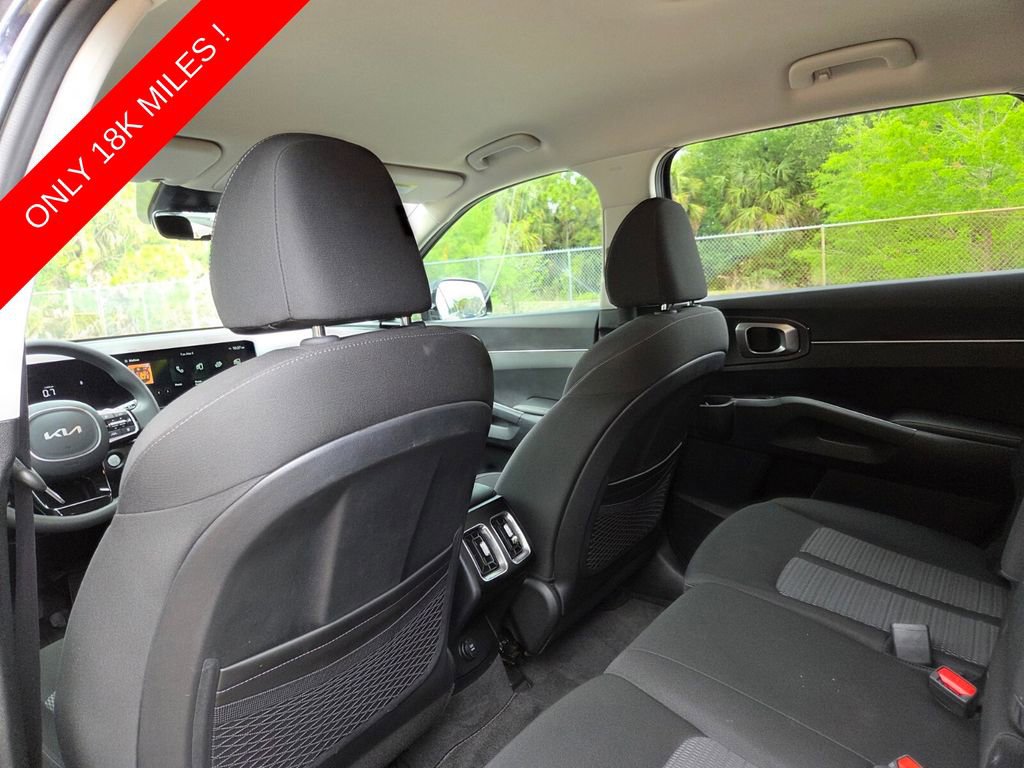 Used 2025 Kia Sorento LX FWD image 25