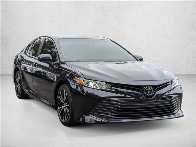 Used 2018 Toyota Camry LE image 3
