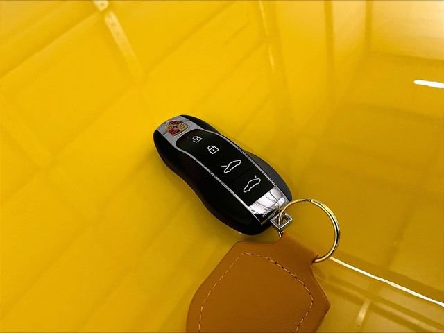 Used 2022 Porsche 718 Cayman GT4 RWD image 9