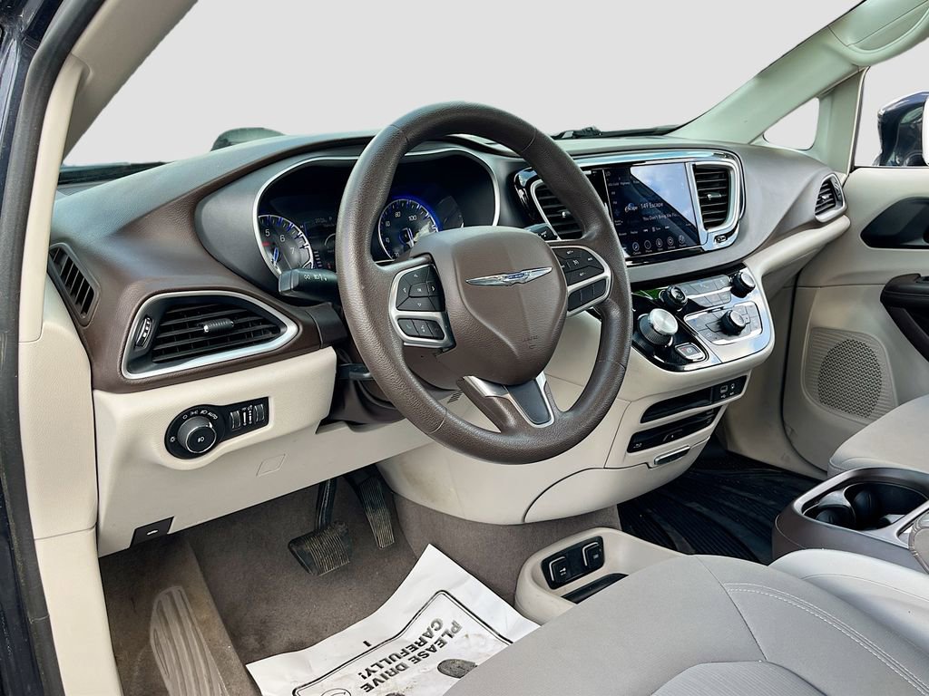 Certified 2020 Chrysler Pacifica Touring image 9