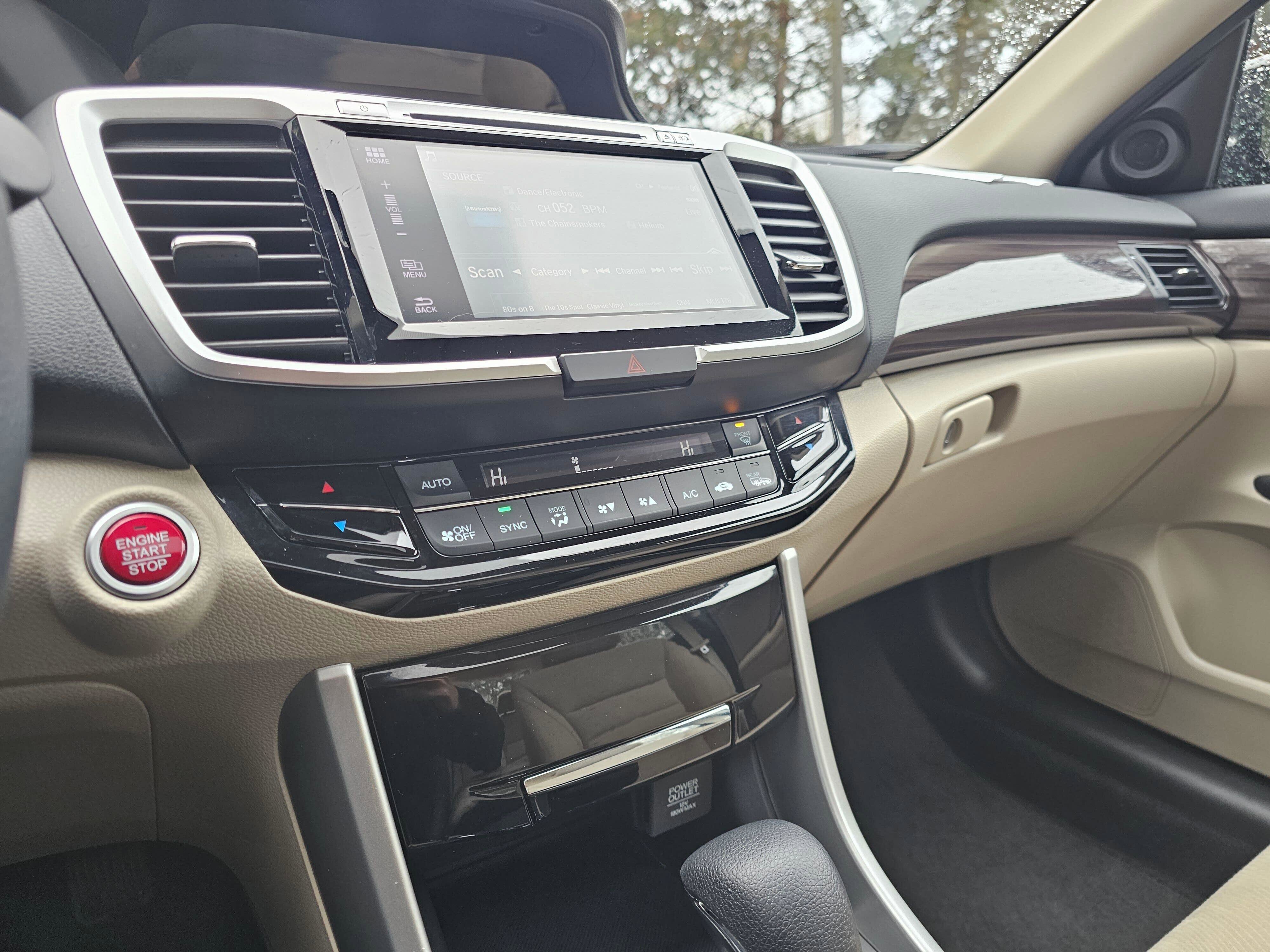 Used 2016 Honda Accord EX image 27