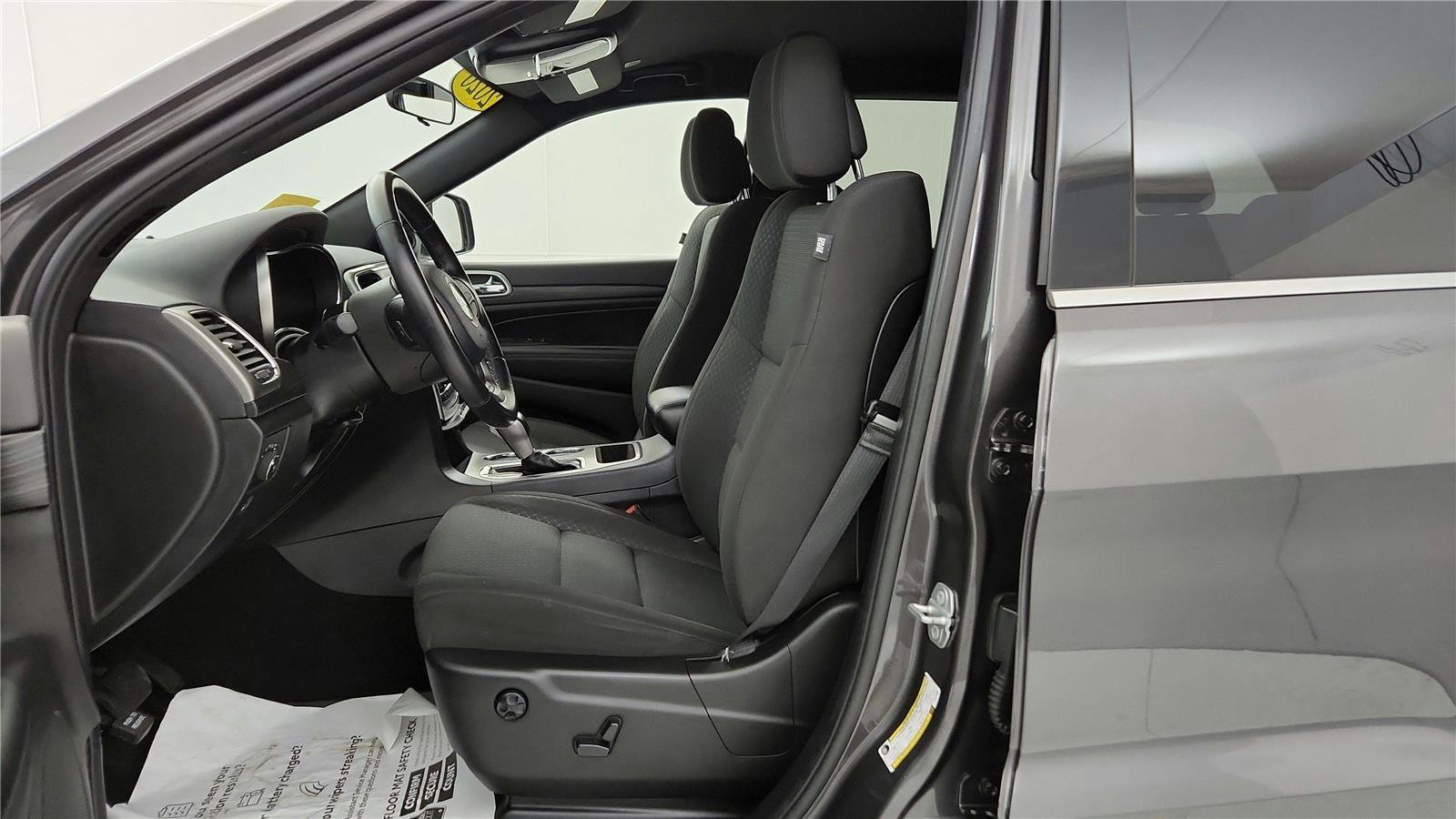 Used 2020 Jeep Grand Cherokee Laredo image 26