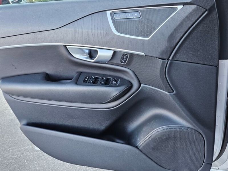 Used 2020 Volvo XC90 T5 Momentum image 29