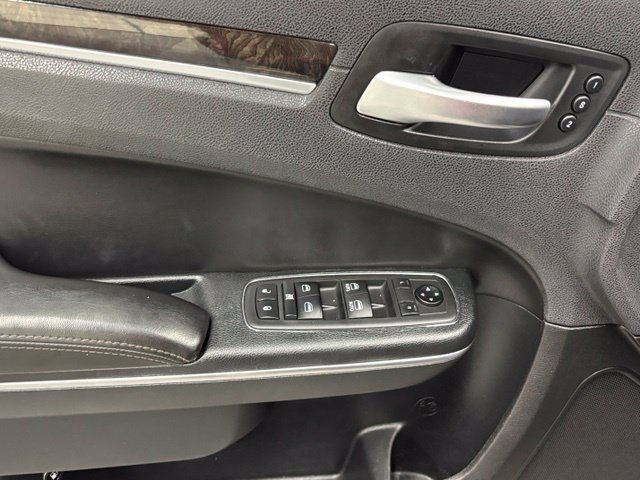 Used 2018 Chrysler 300 Limited AWD/4WD image 11