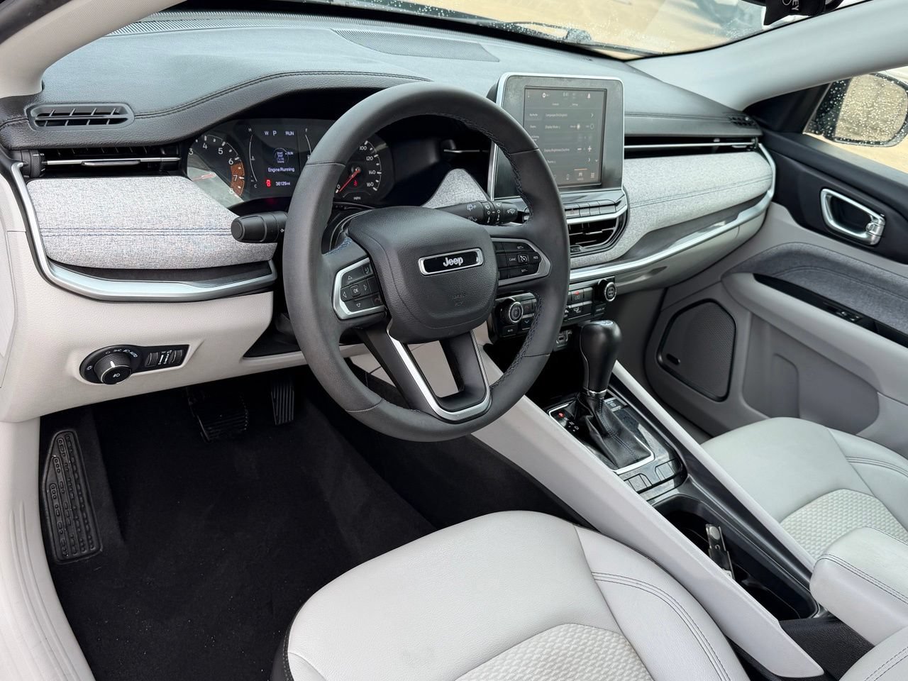 Used 2022 Jeep Compass Latitude w/ Sun and Sound Group FWD image 16