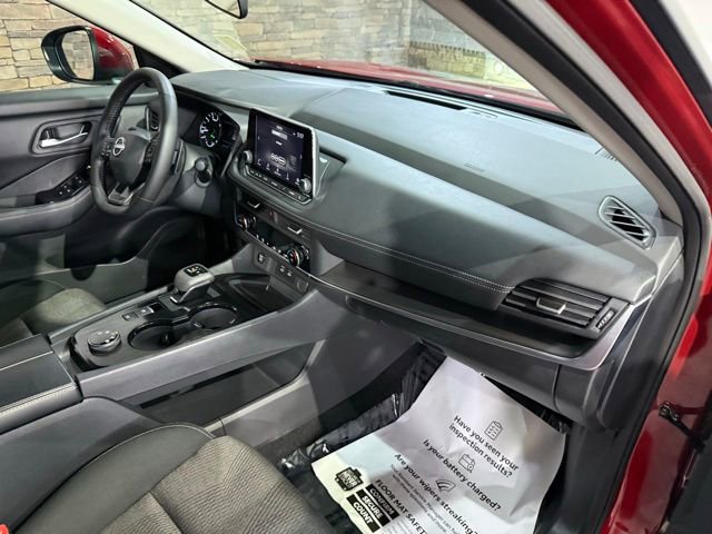 Certified 2025 Nissan Rogue SV image 29