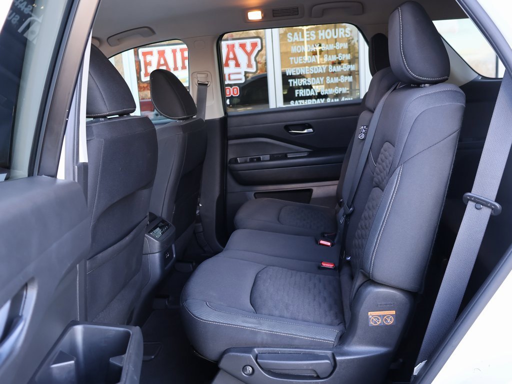 Used 2022 Nissan Pathfinder SV image 24