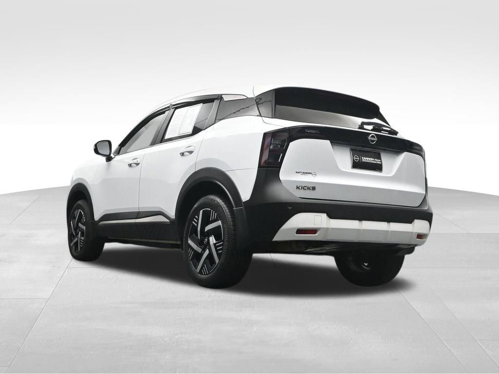Used 2025 Nissan Kicks SV FWD image 12