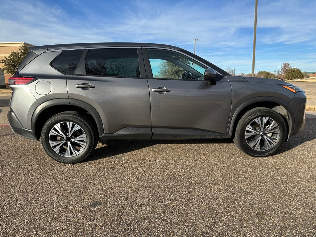 Used 2022 Nissan Rogue SV image 8