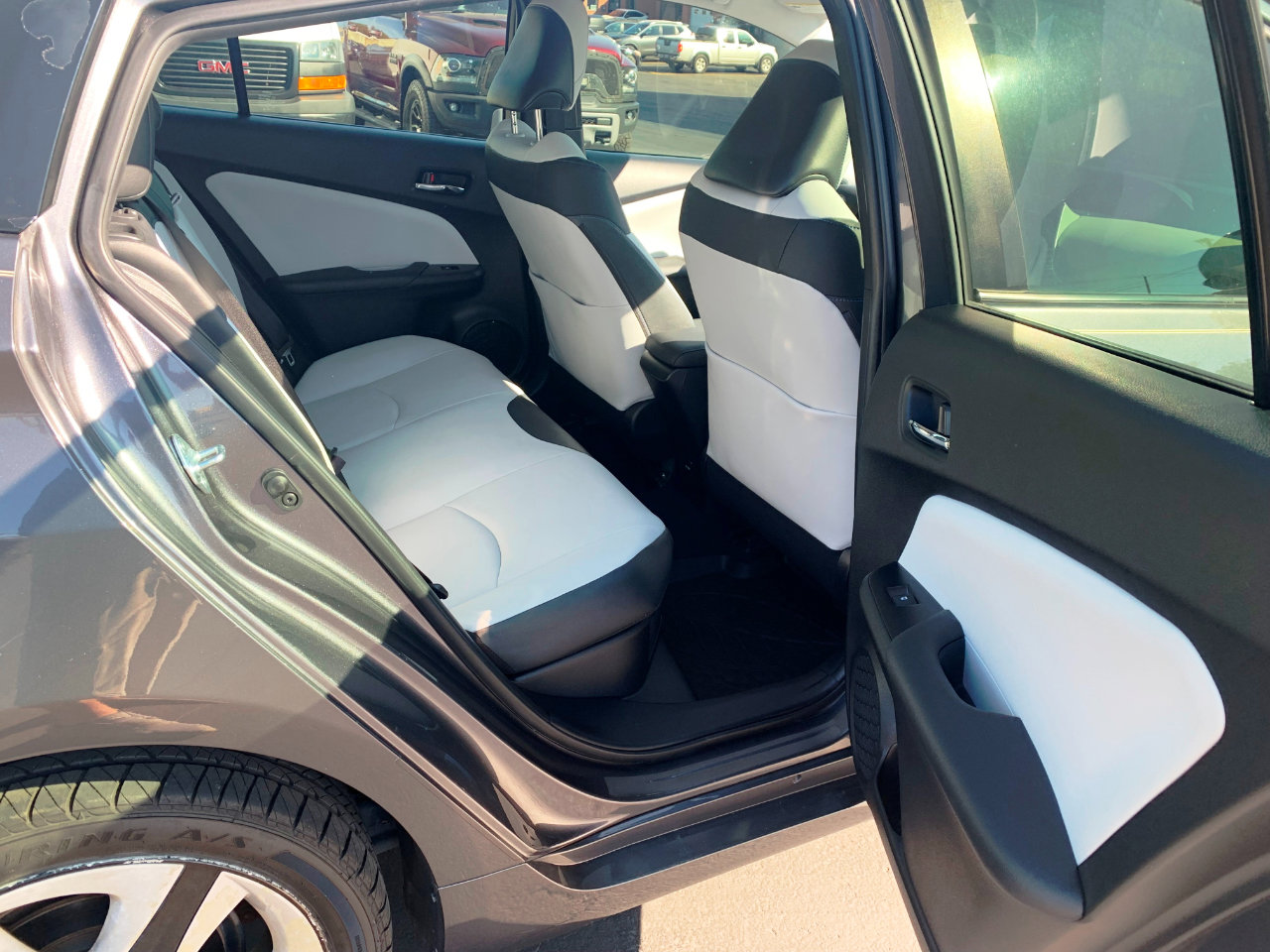 Used 2018 Toyota Prius Three Touring image 14