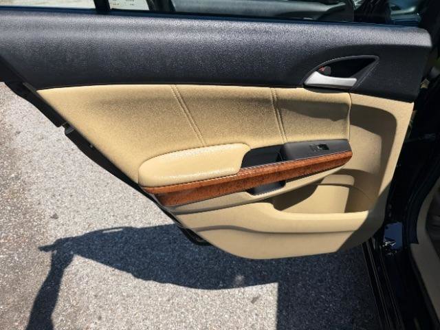 Used 2011 Honda Accord EX-L image 31