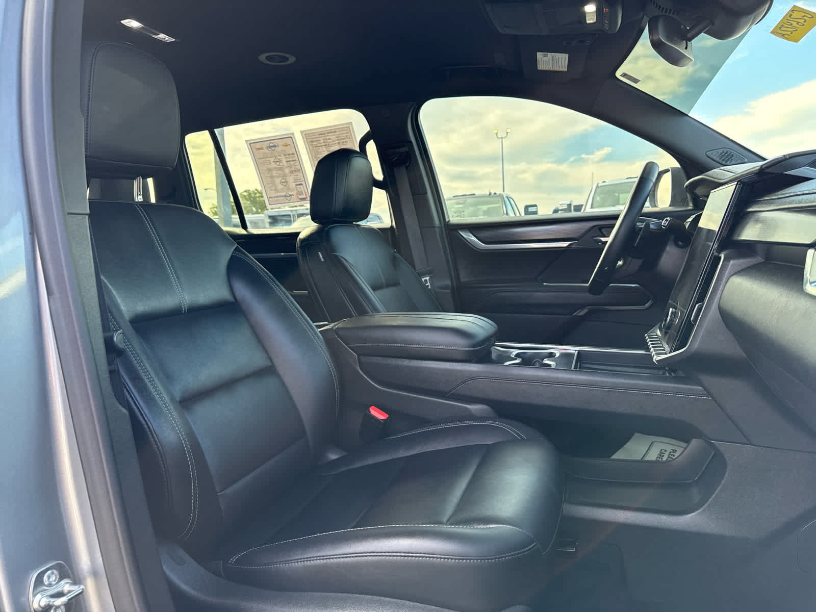 Certified 2025 GMC Acadia Elevation w/ Elevation Premium Package FWD image 24