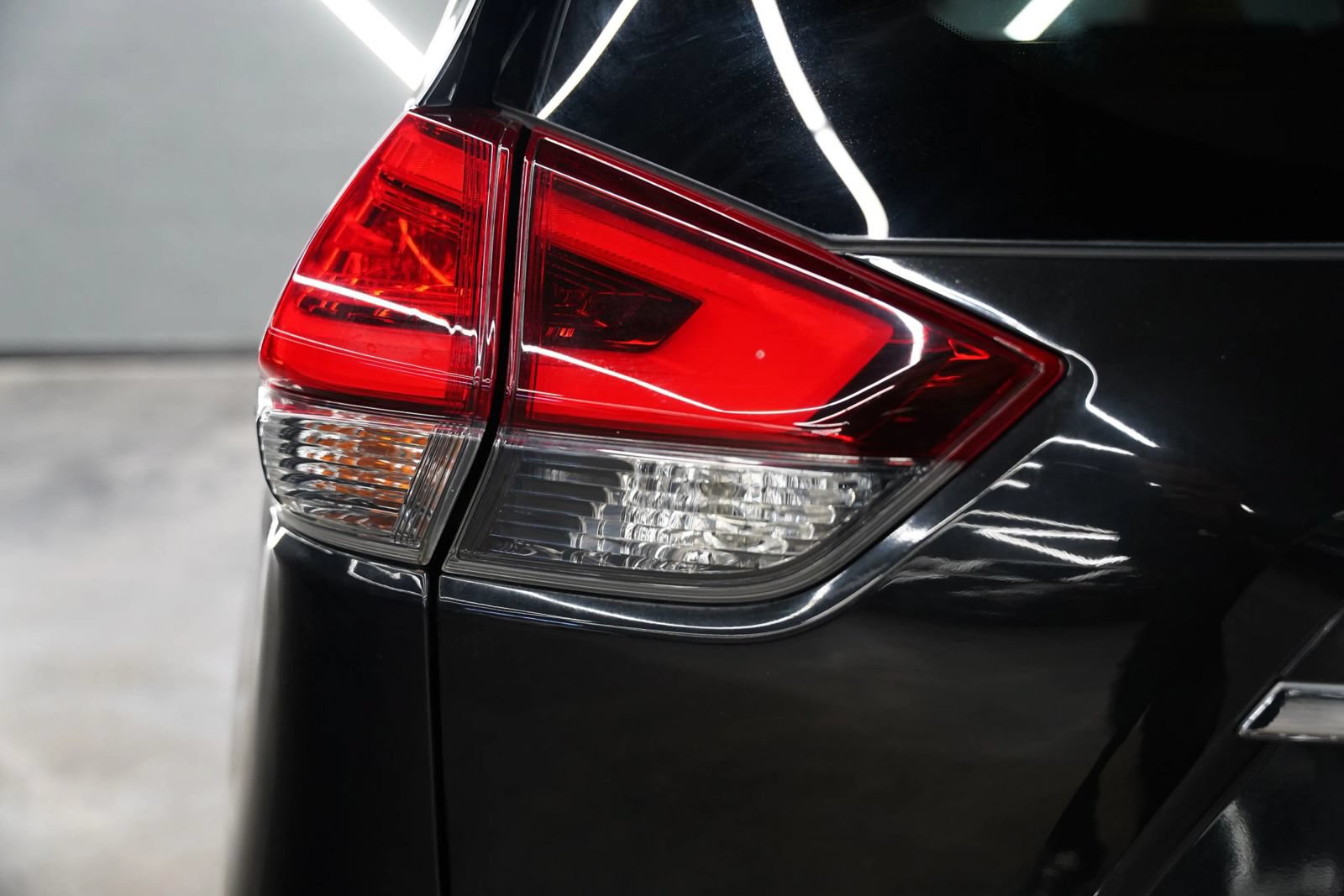 Used 2017 Nissan Rogue SL w/ SL Premium Package FWD image 19