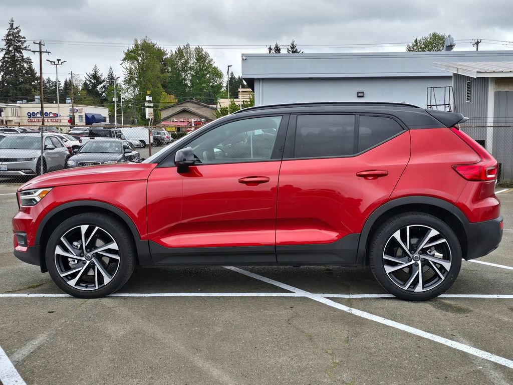 Used 2022 Volvo XC40 T5 R-Design w/ Advanced Package AWD/4WD image 3