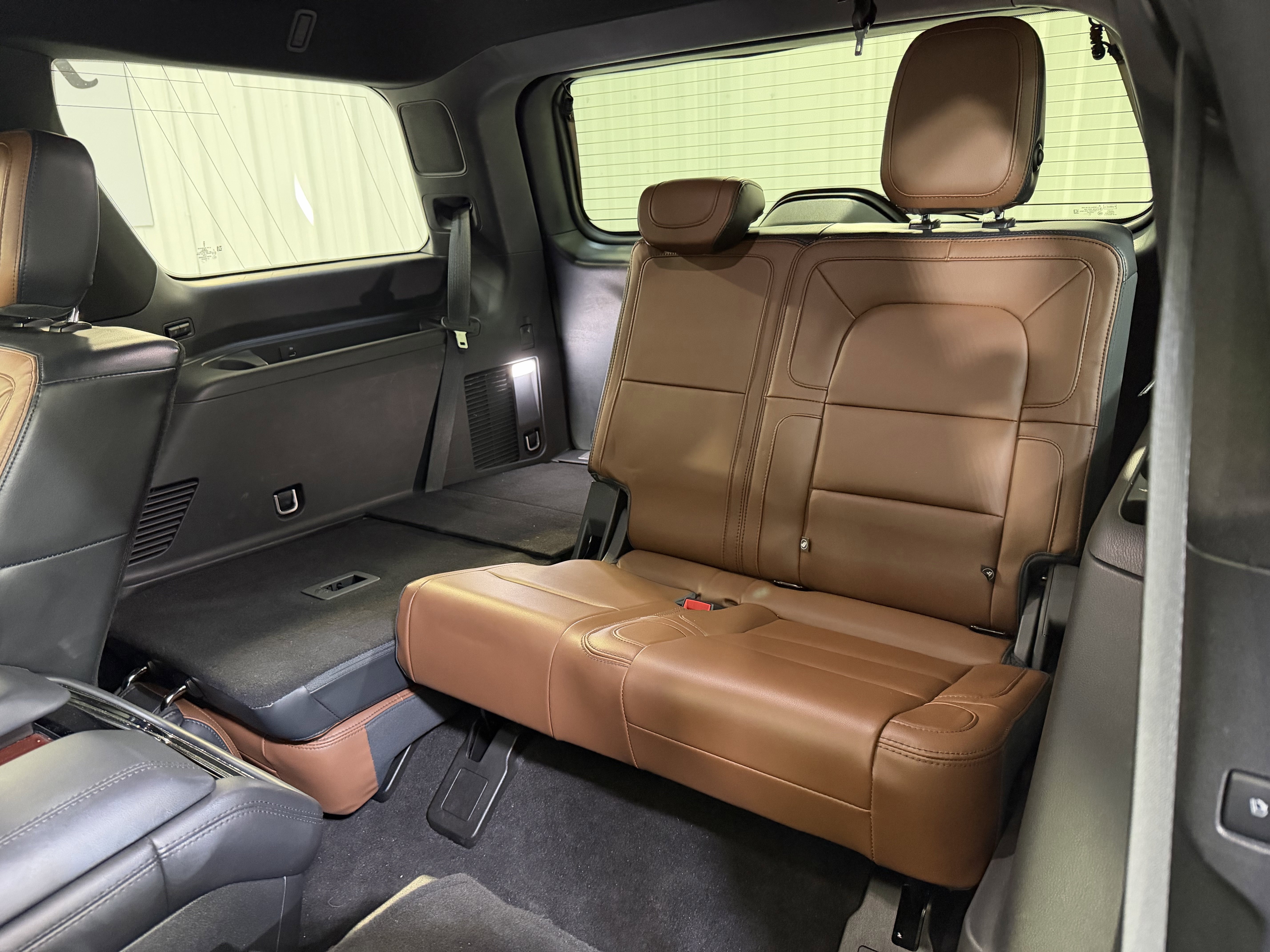 Used 2022 Lincoln Navigator Reserve image 13
