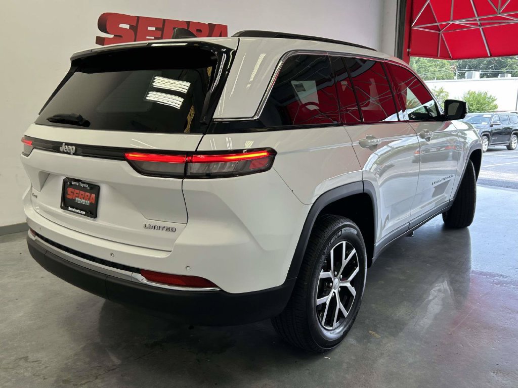 Used 2024 Jeep Grand Cherokee Limited AWD/4WD image 2