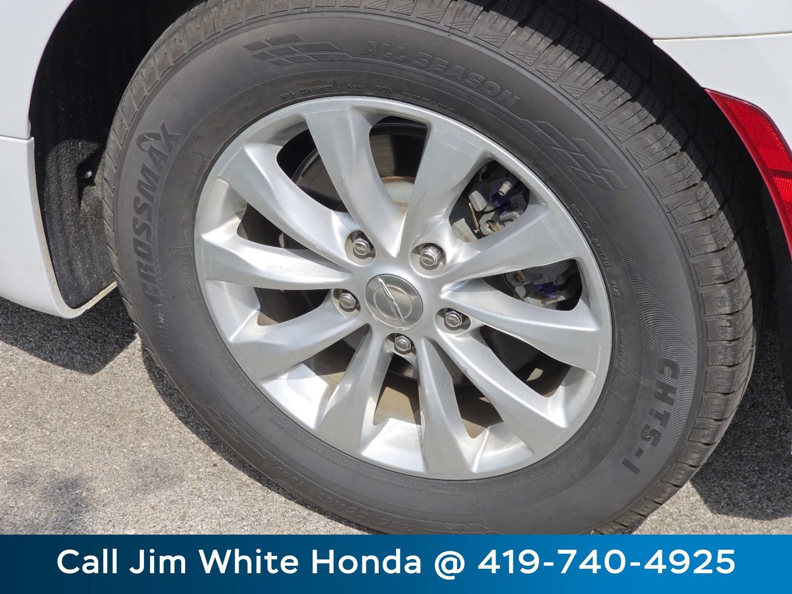 Used 2018 Chrysler Pacifica Touring-L FWD image 16