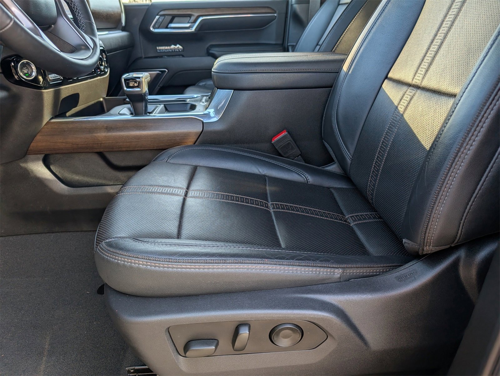 Used 2024 Chevrolet Silverado 1500 High Country w/ Z71 Off-Road Package image 15