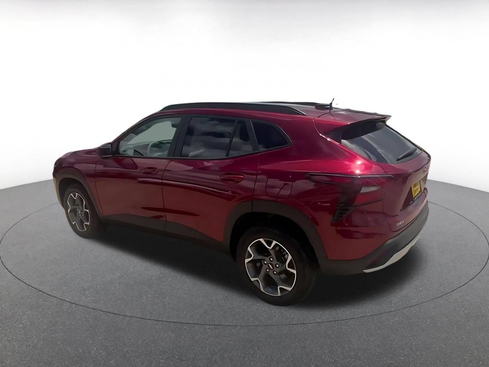 Used 2025 Chevrolet Trax LT FWD image 10