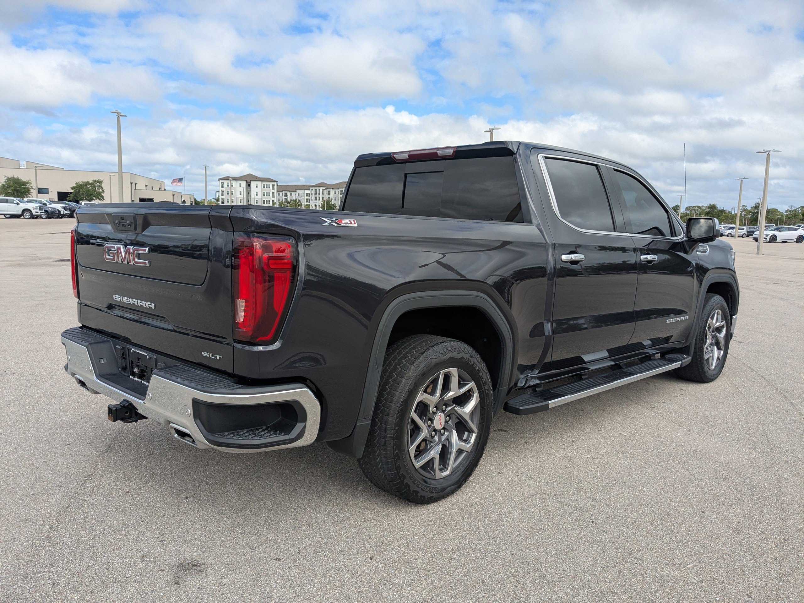 Used 2022 GMC Sierra 1500 SLT w/ SLT Premium Plus Package AWD/4WD image 5