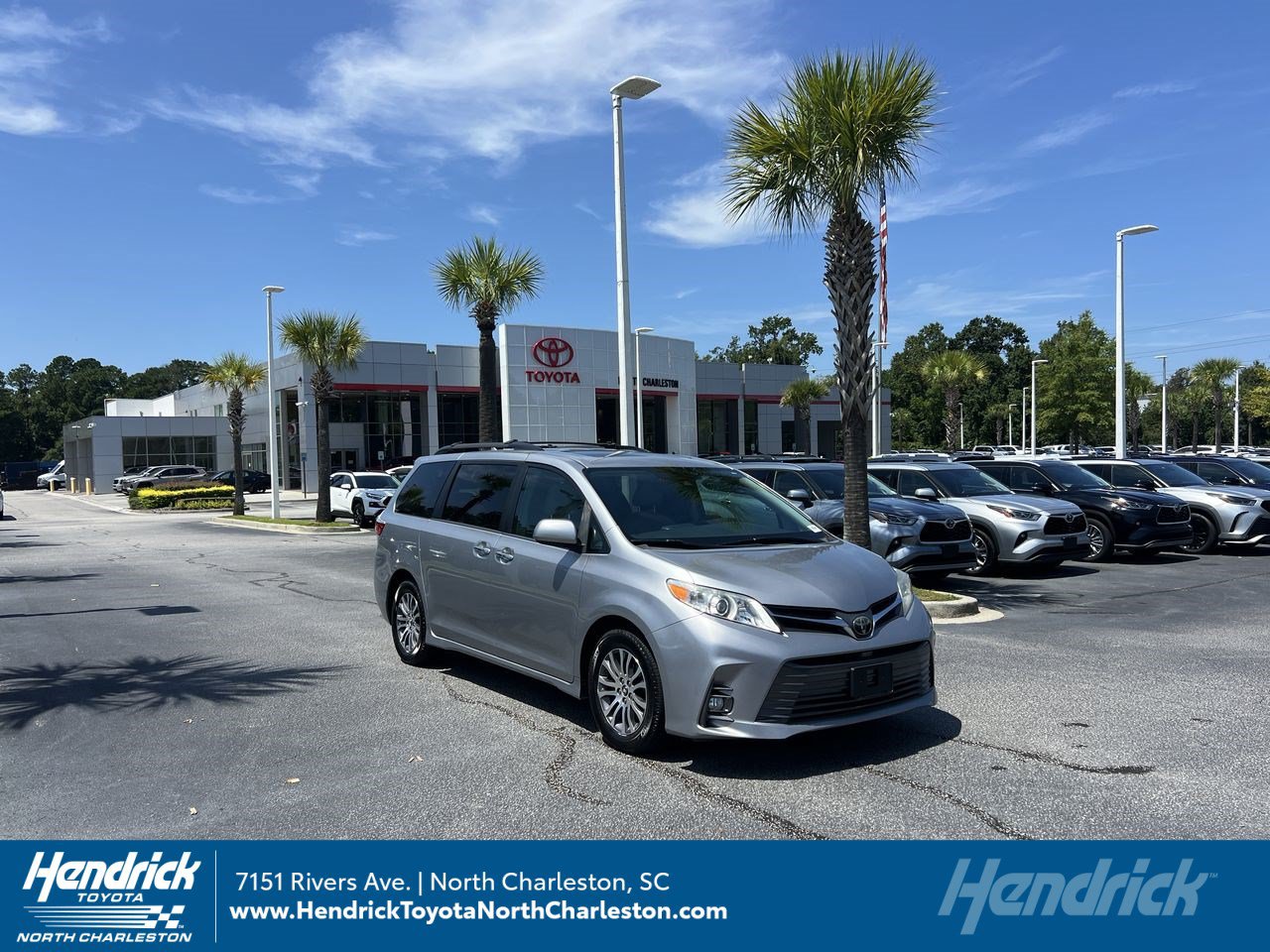 Used 2018 Toyota Sienna XLE FWD image 1