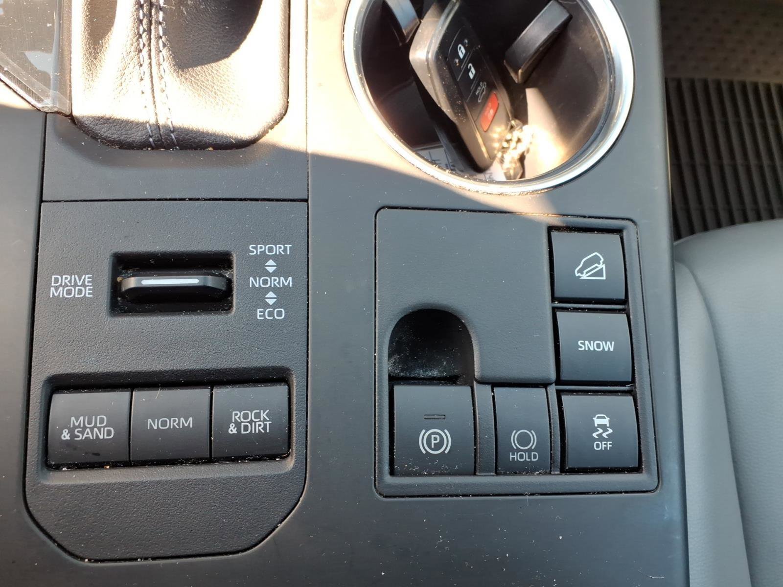 Used 2023 Toyota Highlander XLE w/ Protection Package #3 (TMS) image 23