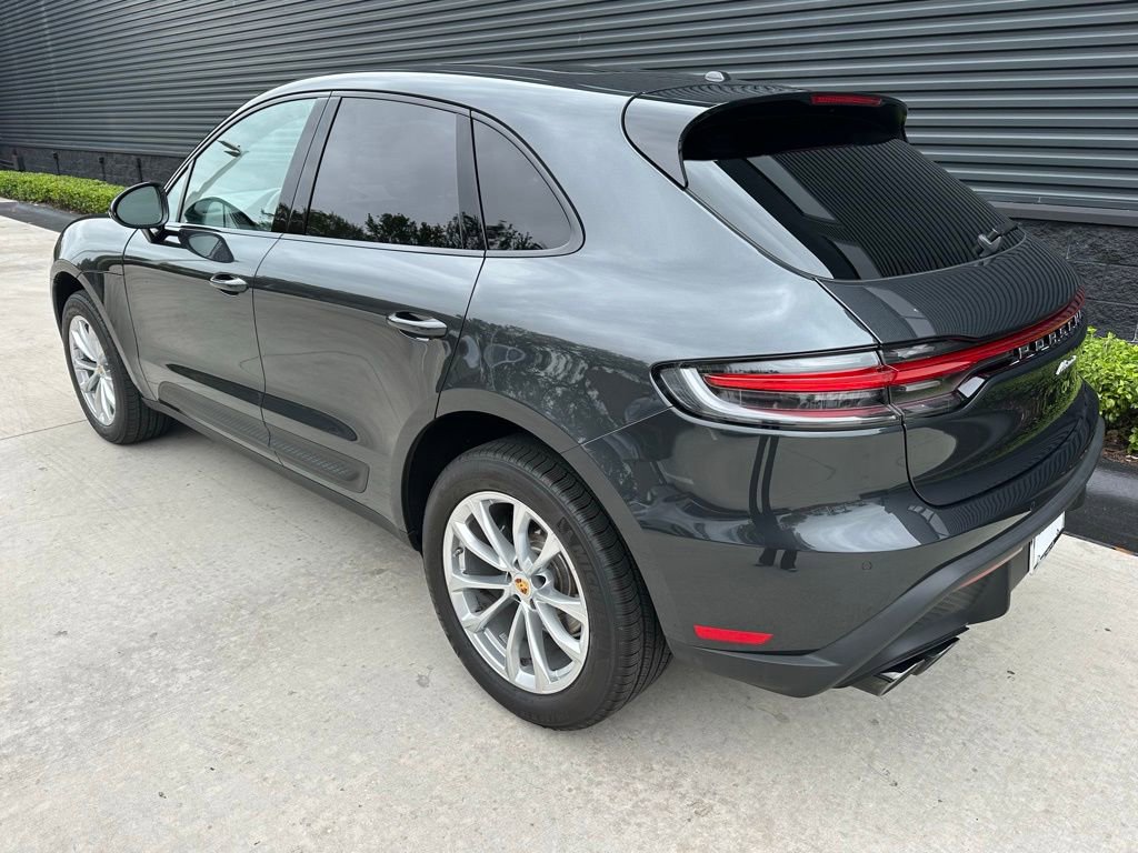 Certified 2025 Porsche Macan image 3