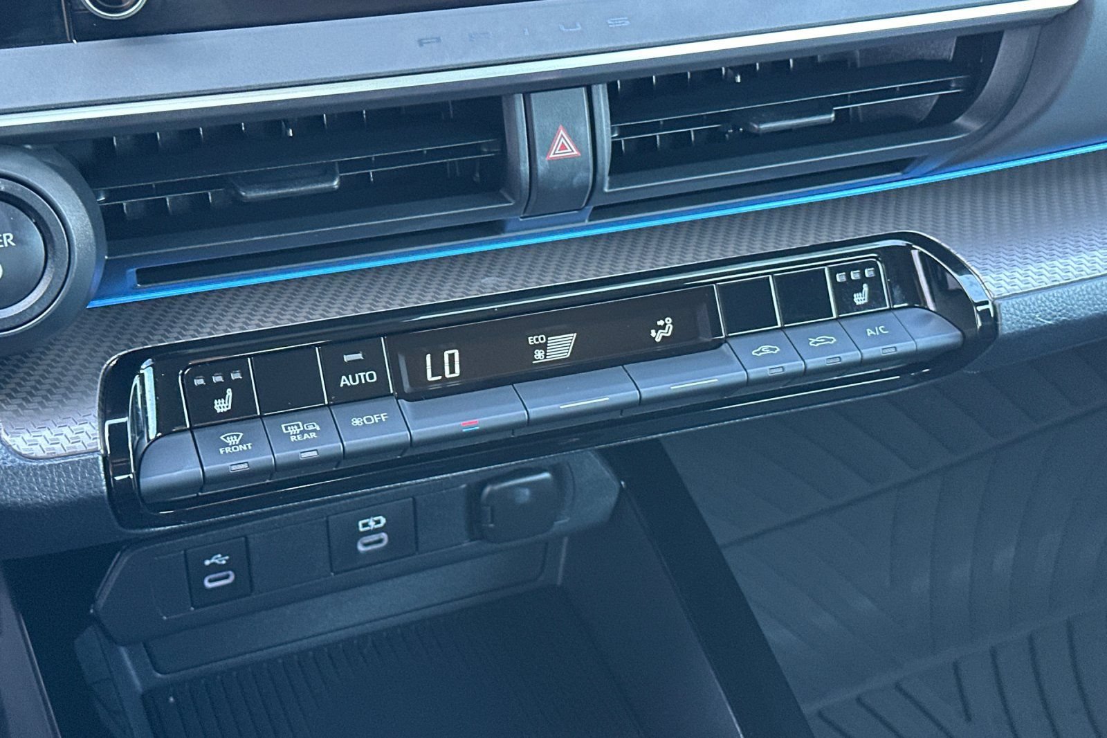 Certified 2024 Toyota Prius XLE FWD image 25
