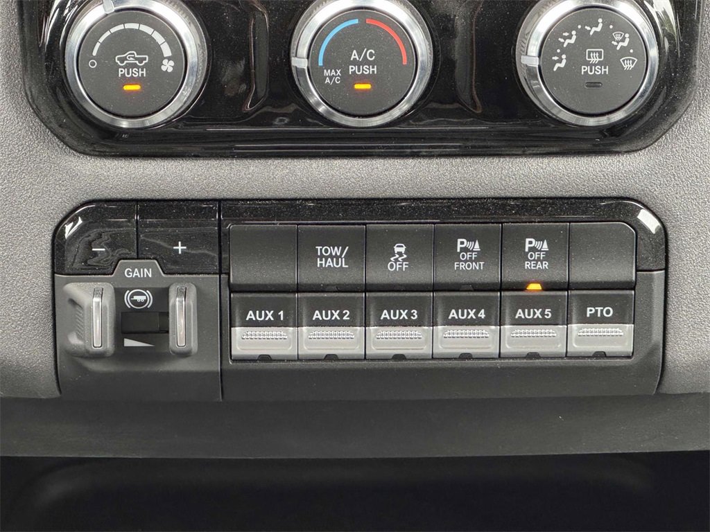 New 2025 RAM 3500 Tradesman image 18