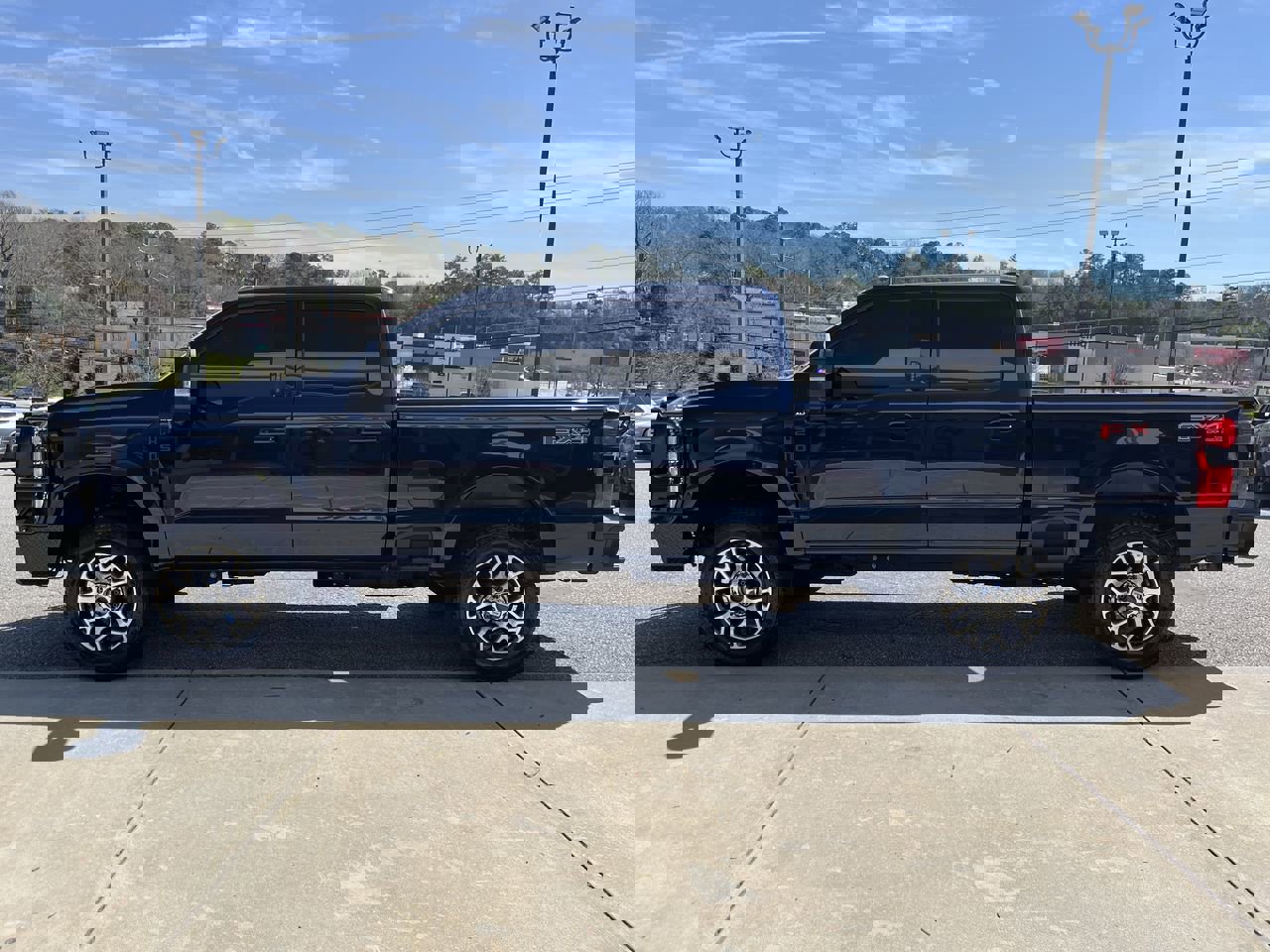 Used 2023 Ford F250 XLT w/ XLT Premium Package image 5