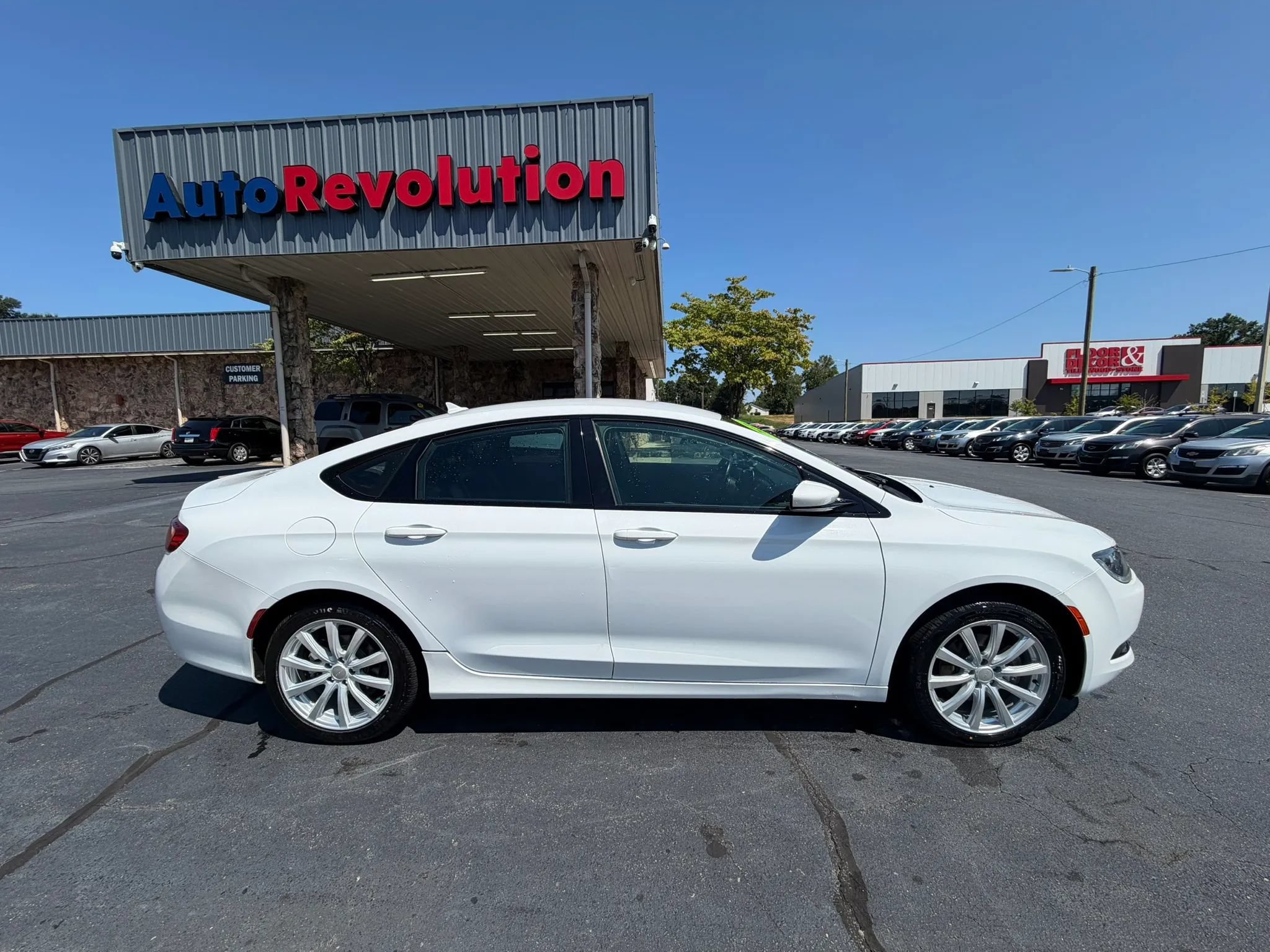 Used 2016 Chrysler 200 S FWD image 8