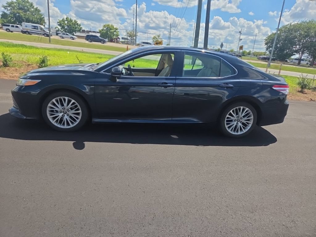 Used 2020 Toyota Camry XLE FWD image 6