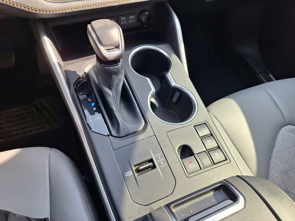 Used 2023 Toyota Highlander Bronze Edition image 15