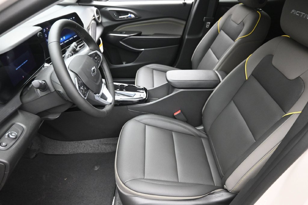 New 2026 Chevrolet Trax ACTIV w/ Driver Confidence Package FWD image 16