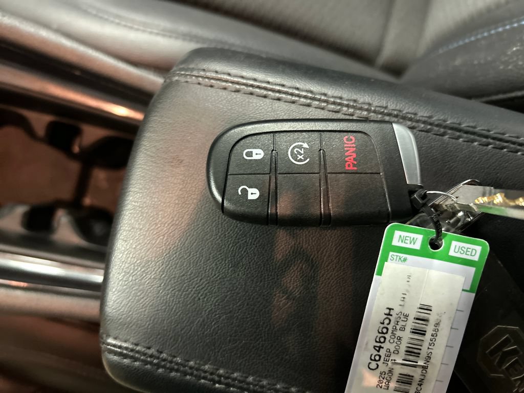 Used 2025 Jeep Compass Latitude AWD/4WD image 20