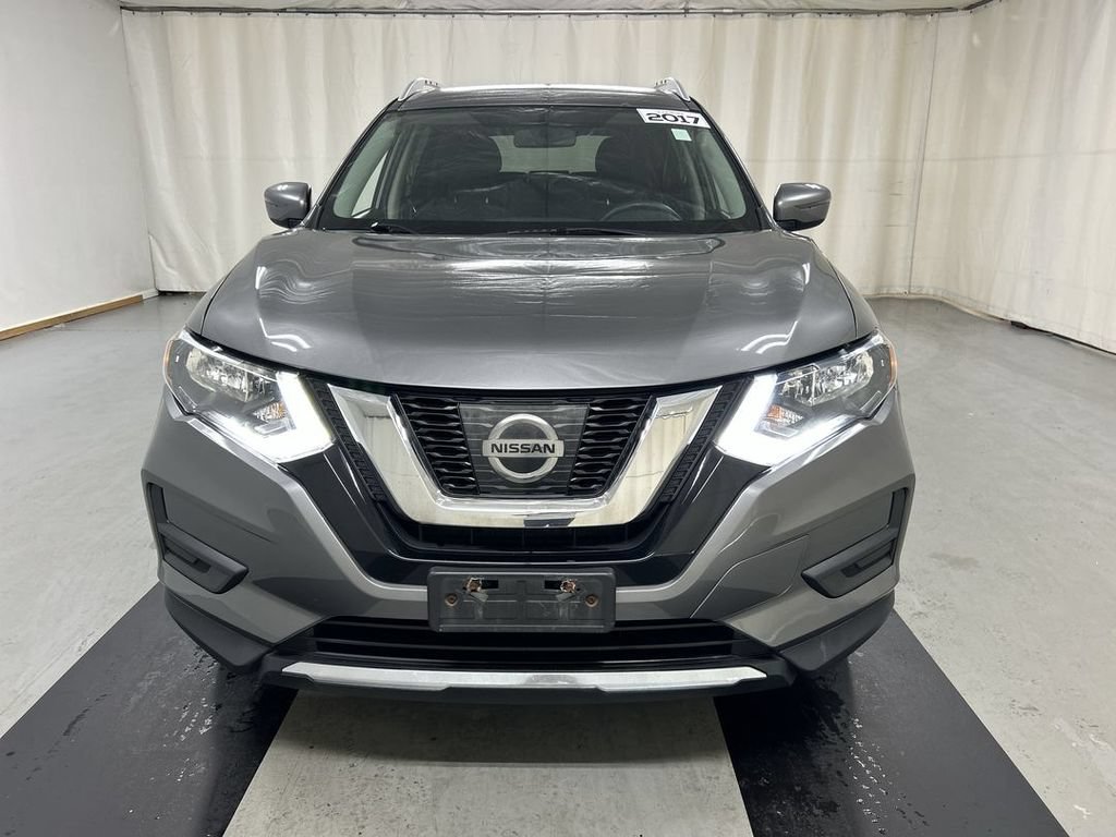 Used 2017 Nissan Rogue SV AWD/4WD image 3