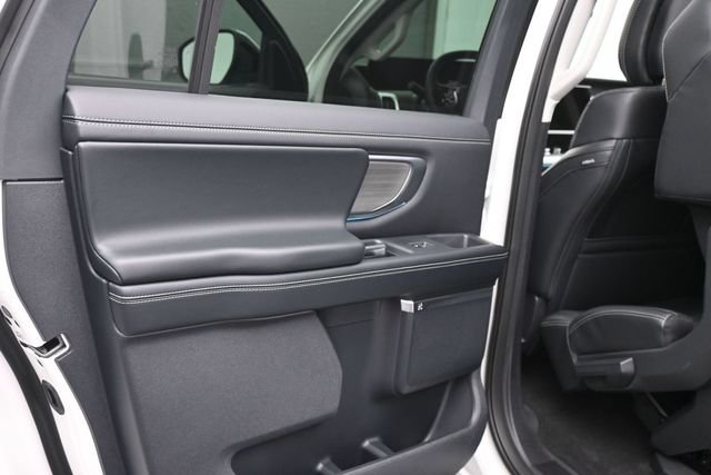 New 2027 Ford Expedition Max Platinum RWD image 9