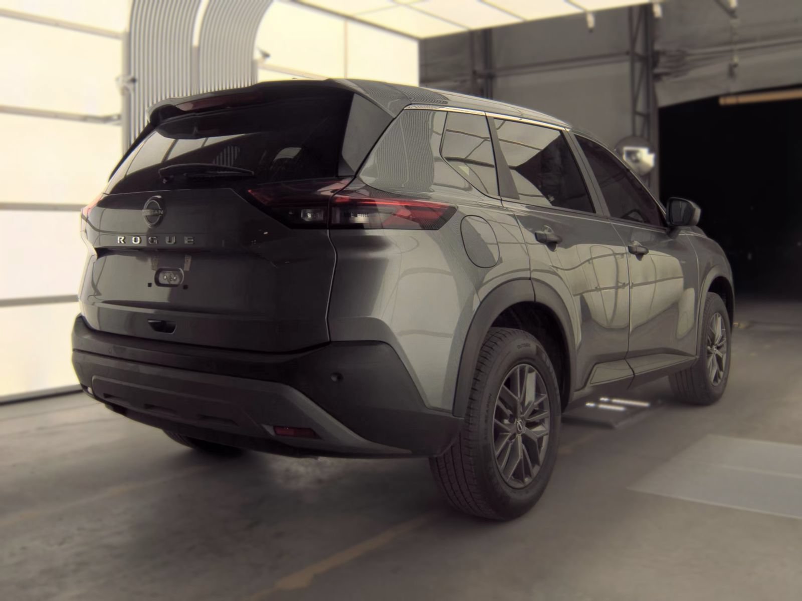 Used 2023 Nissan Rogue S FWD image 4