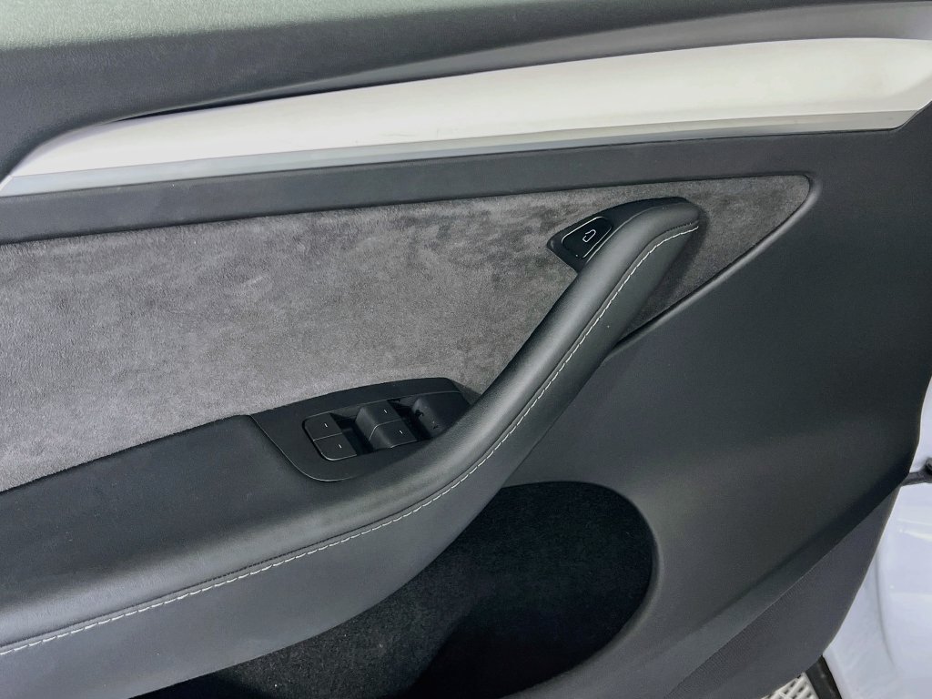 Used 2022 Tesla Model Y Long Range AWD/4WD image 12