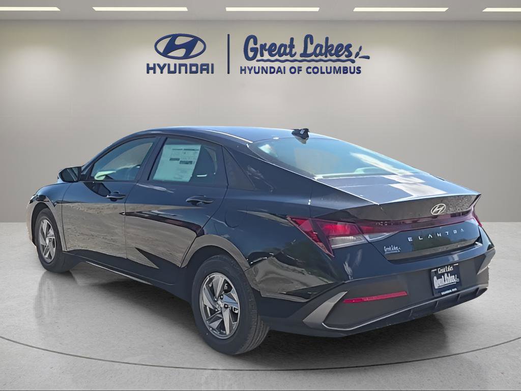 New 2026 Hyundai Elantra SE FWD image 3