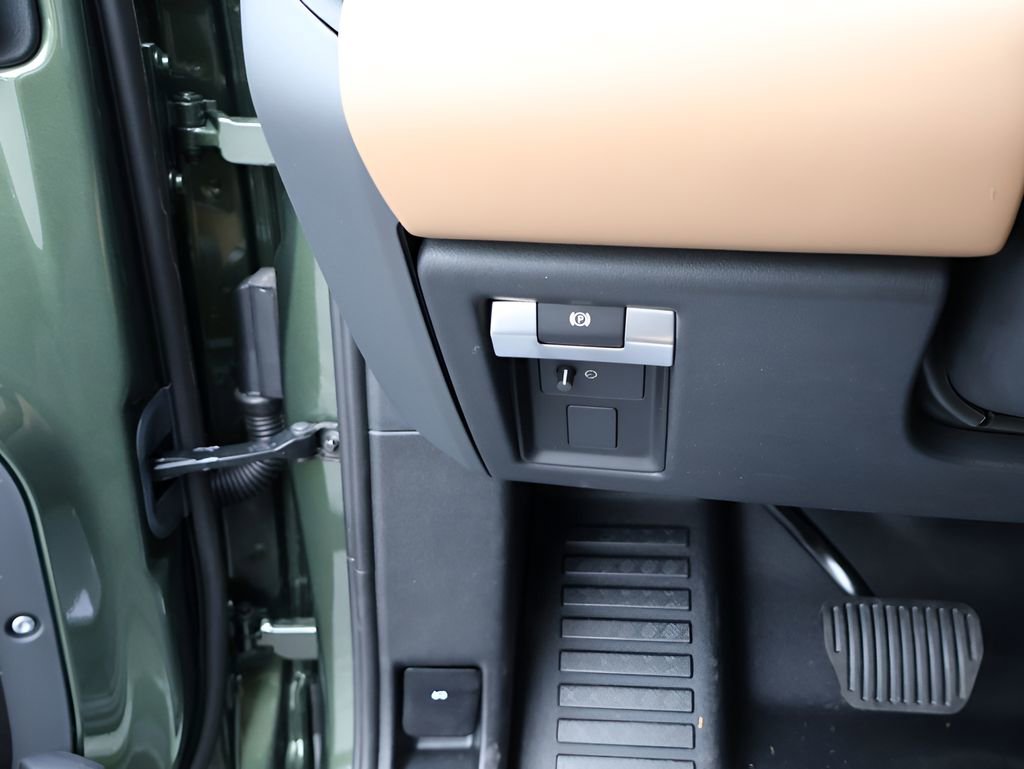 New 2026 Land Rover Defender 130 X-Dynamic SE AWD/4WD image 35