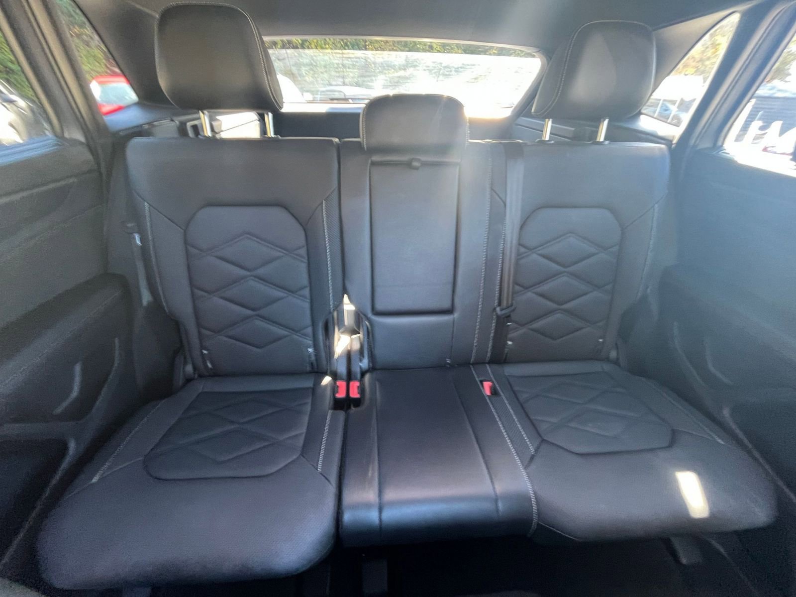 Used 2025 Volkswagen Atlas Cross Sport SE image 33