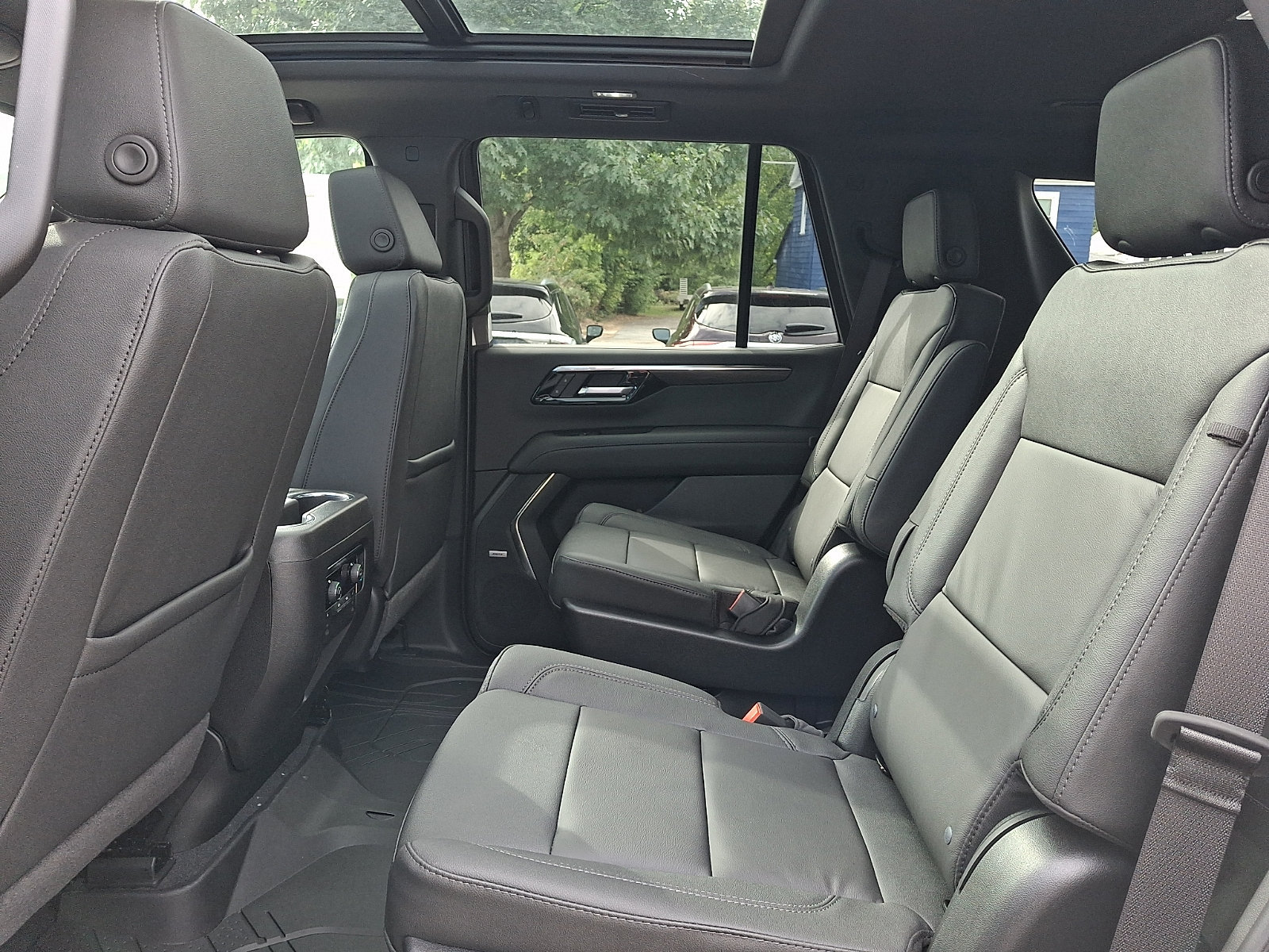 New 2026 Chevrolet Tahoe Z71 w/ Z71 Off-Road Package AWD/4WD image 11
