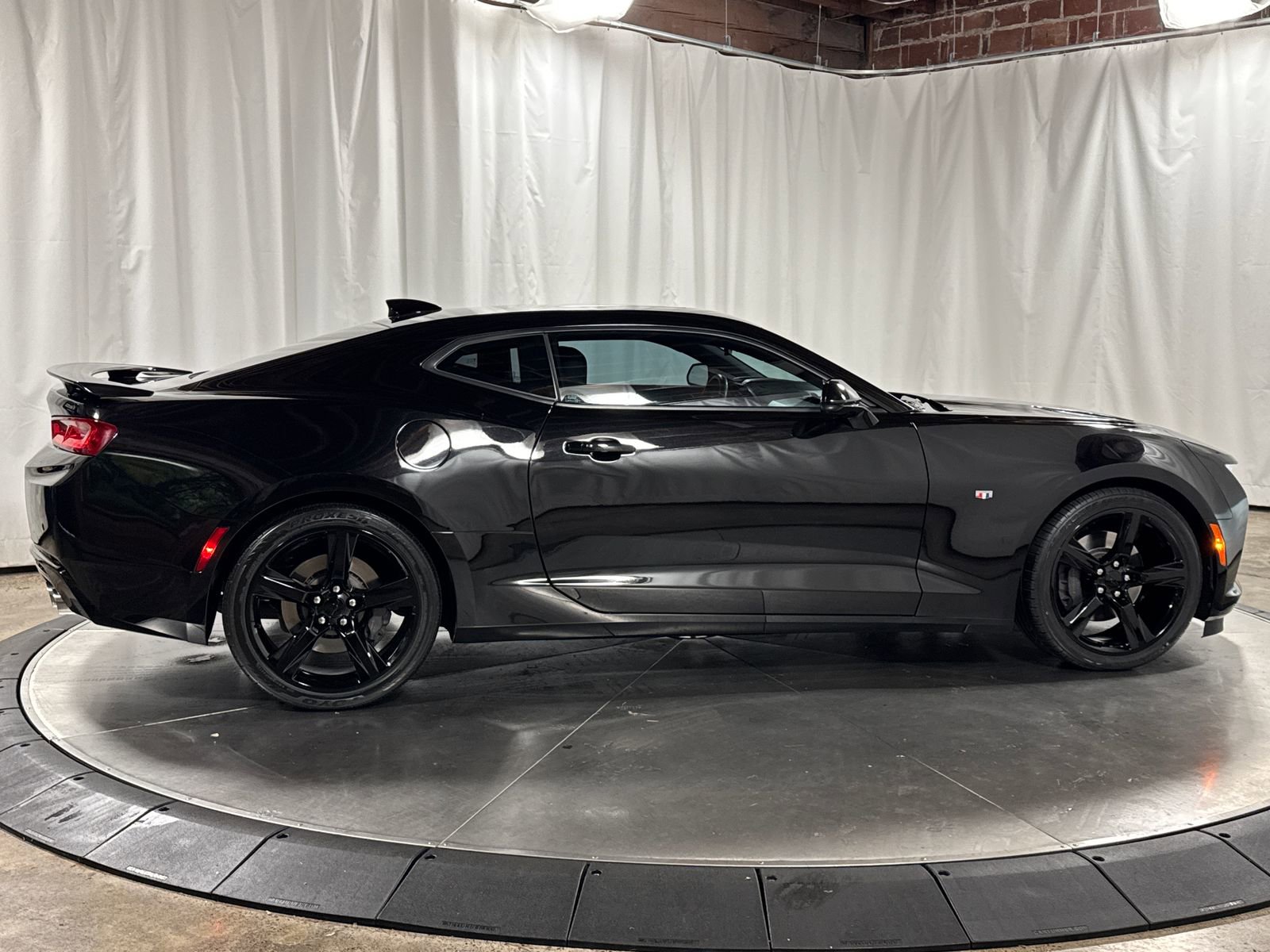 Used 2016 Chevrolet Camaro SS RWD image 13