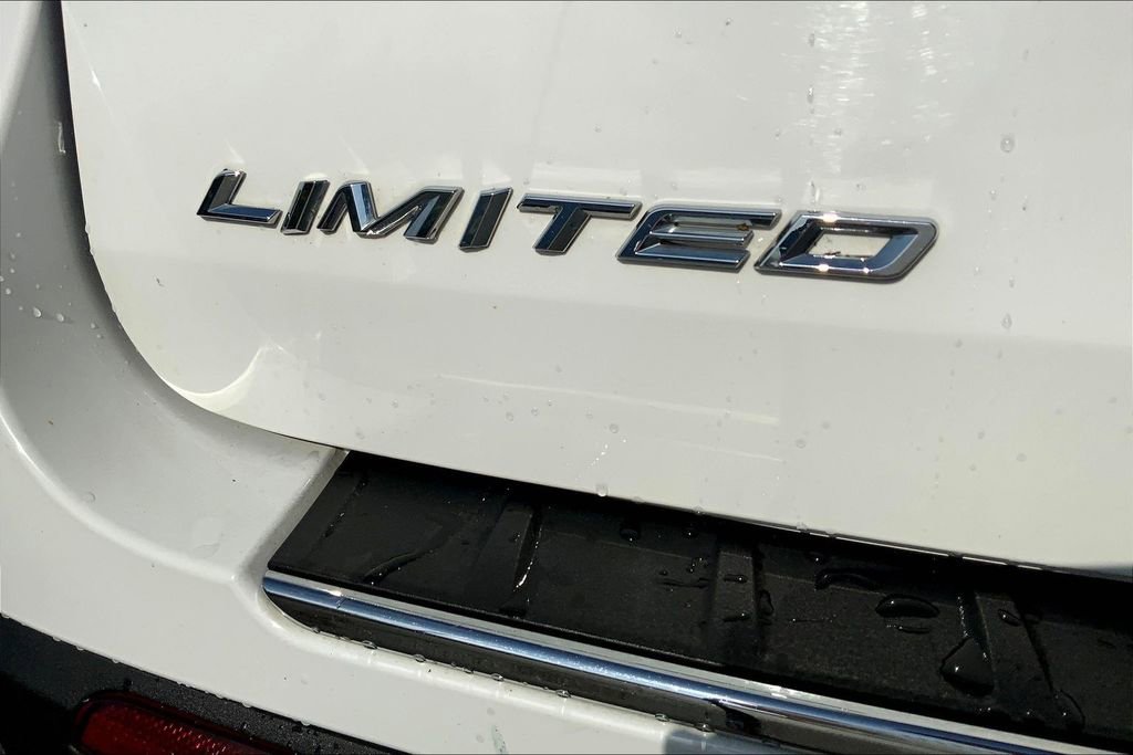 Used 2022 Ford Explorer Limited w/ Equipment Group 301A image 23
