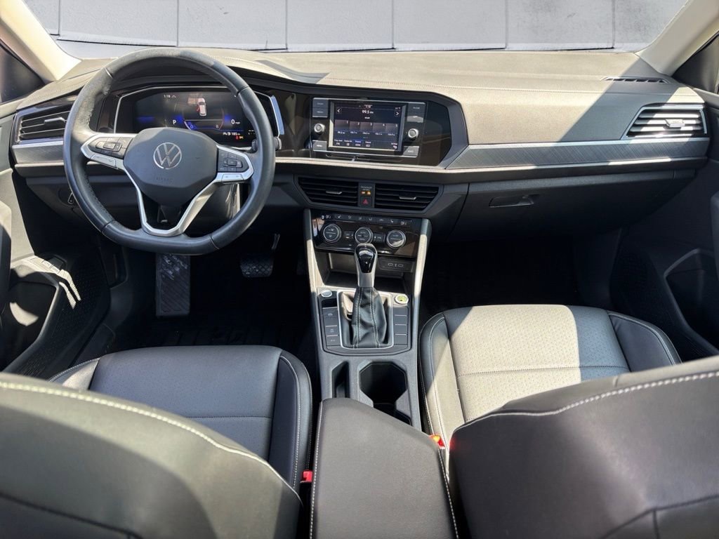 Used 2023 Volkswagen Jetta SE image 16