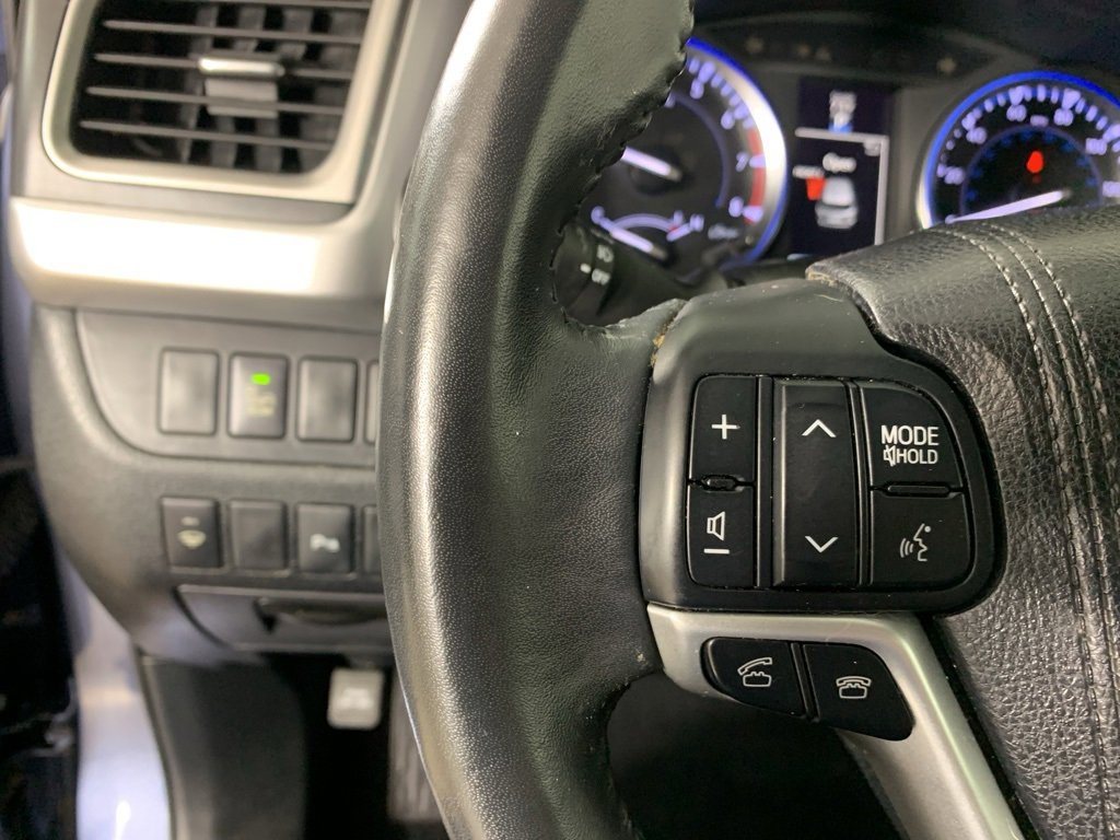 Used 2015 Toyota Highlander Limited image 23